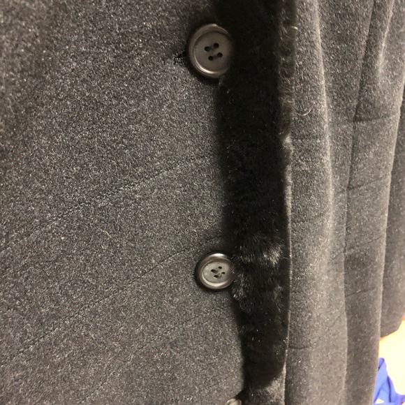 Collection by Gallery Faux Fur Coat - Picture 4 of 5